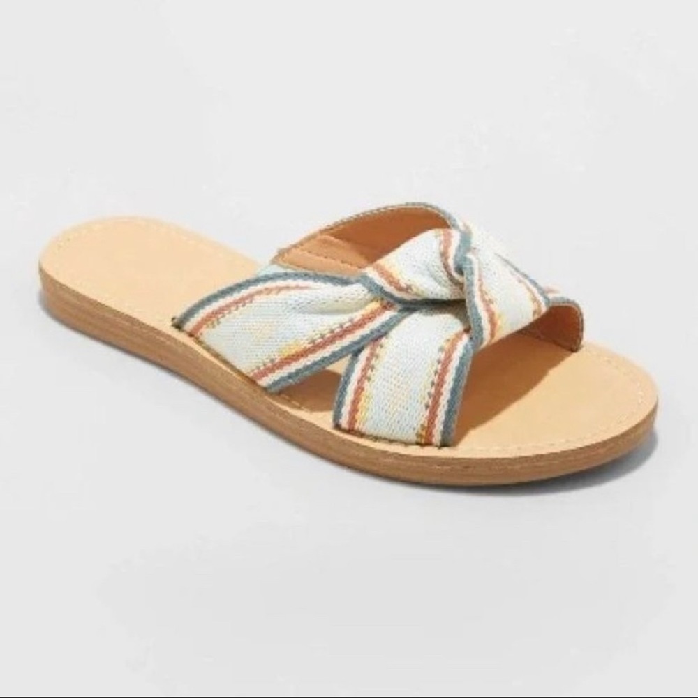 Universal Thread Sandals HP! 🥳